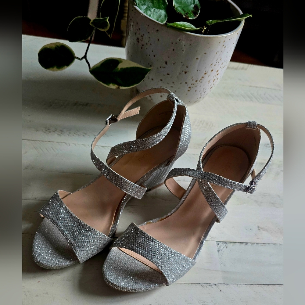 Super comfy Le Chateau Silver Wedge Sandals with Strappy Design - Brand new